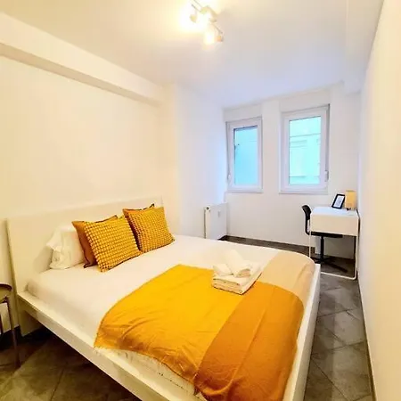 Spacious One Bedroom With Garden&balcony Apartment