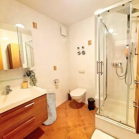 Spacious One Bedroom With Garden&balcony Apartment