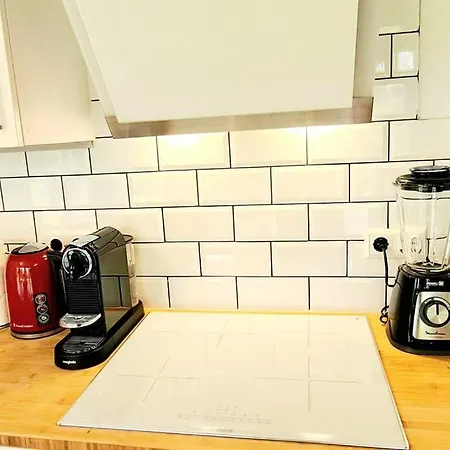 Spacious One Bedroom With Garden&balcony Apartment