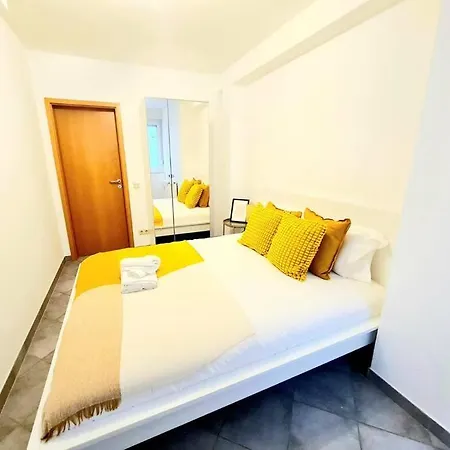 Apartment Spacious One Bedroom With Garden&balcony *