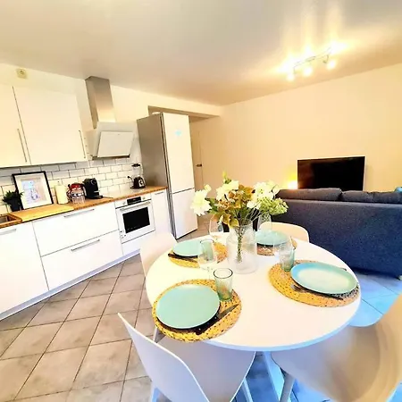 Spacious One Bedroom With Garden&balcony Apartment *